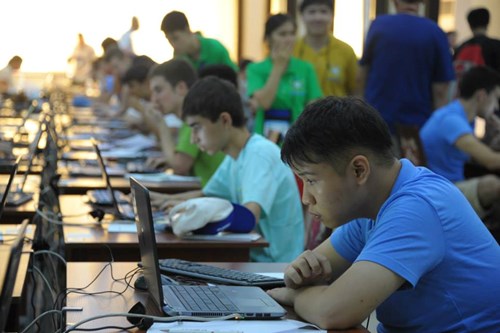 ຍ້ອງຍໍໄວໜຸ່ມນະຄອນຫຼວງທີ່ດີິເດັ່ນ10ຄົນປີ 2015